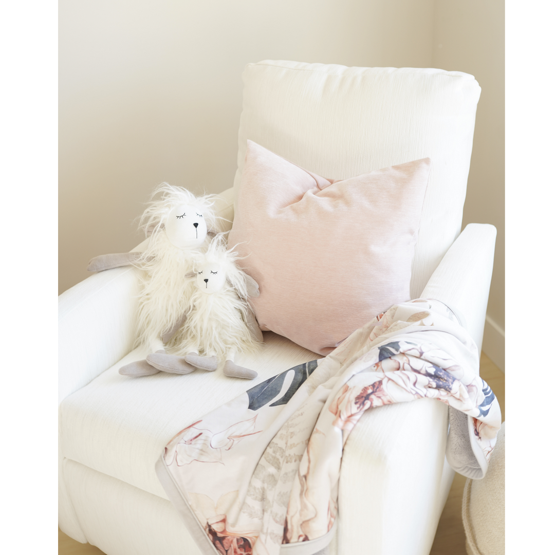 Oilo Velveteen Blush Pillow