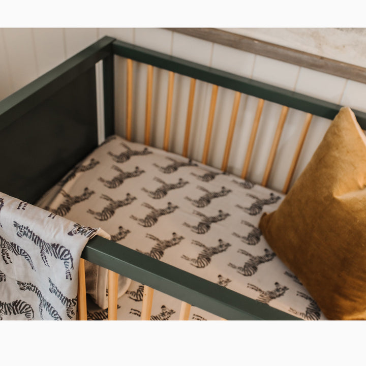 Oilo Zebra Crib Sheet